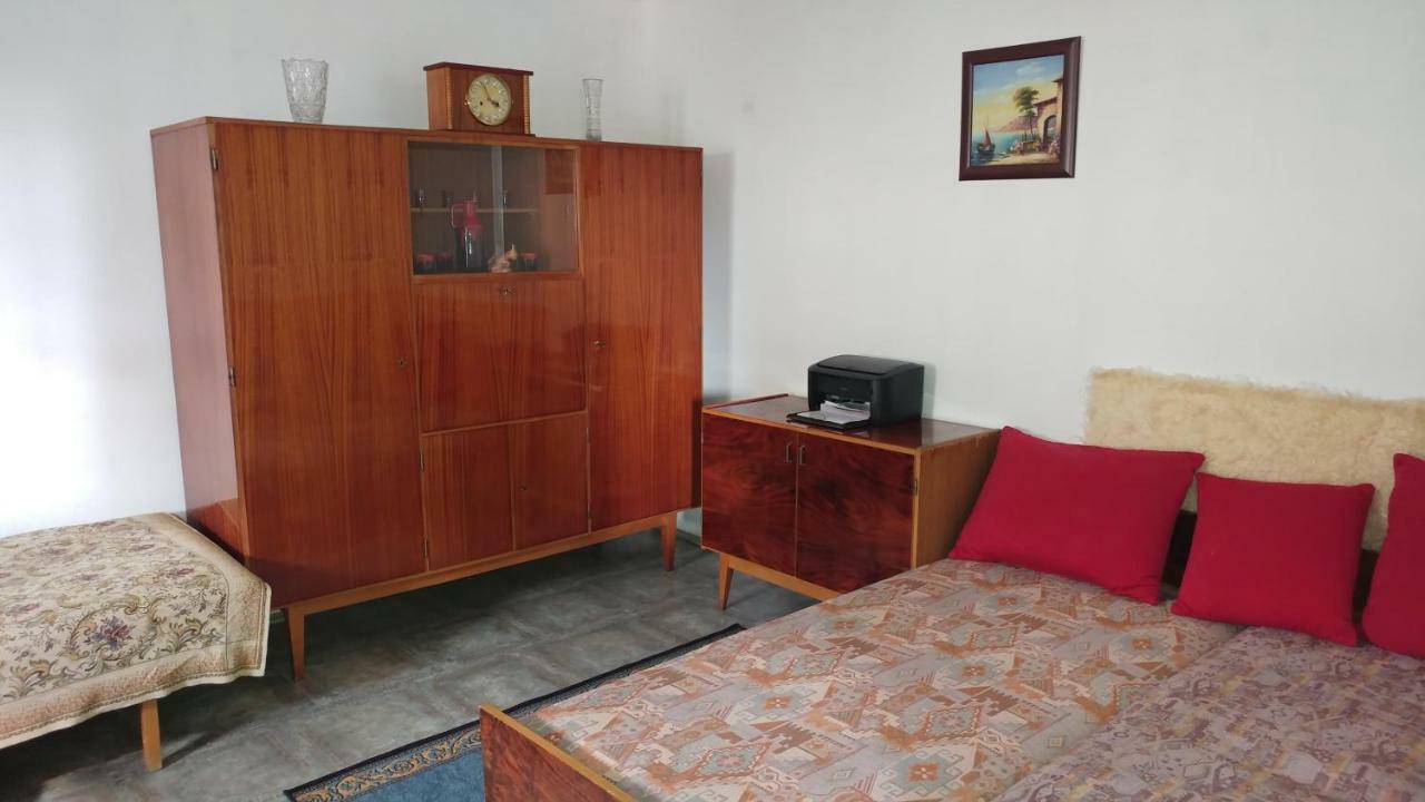 Oncsa Vendeghaz Hotel Gyongyos ภายนอก รูปภาพ